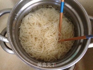 用意大利面条在家自制凉面的做法步骤：2