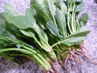 生蒜拌菠菜的做法步骤：1