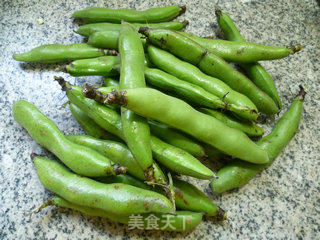 韭菜炒蚕豆的做法步骤：1