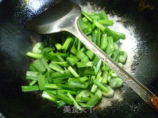 韭菜炒蚕豆的做法步骤：9
