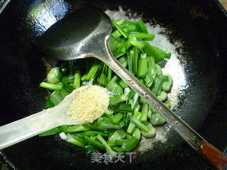 韭菜炒蚕豆的做法步骤：11