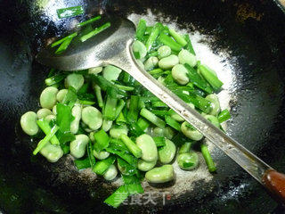 韭菜炒蚕豆的做法步骤：12