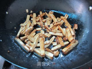 腊肉香干炒莴笋的做法步骤：5