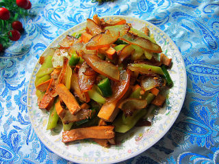 腊肉香干炒莴笋的做法步骤：9