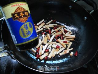 卤猪耳烧豆腐的做法步骤：3