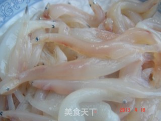 面条鱼炖豆腐的做法步骤：1
