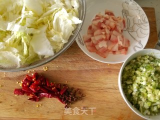 酸辣白菜的做法步骤：1