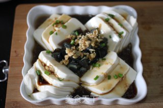 【皮蛋豆腐】——家常简单夏日凉菜的做法步骤：7