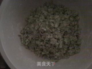 榆钱苦累的做法步骤：2