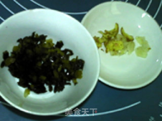 酸菜蚕豆泥的做法步骤：4