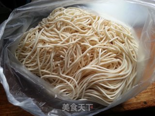 青椒版西红柿鸡蛋打卤面，微微的辣中带点儿小酸甜儿的做法步骤：3