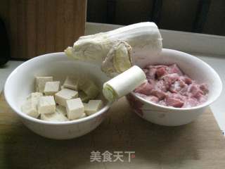 冻豆腐炖白菜的做法步骤：1