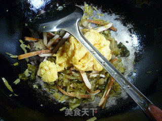 雪菜香干炒鸡蛋的做法步骤：8