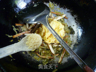雪菜香干炒鸡蛋的做法步骤：9