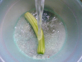 菠菜炒夜开花的做法步骤：2