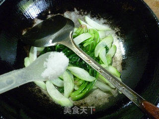 菠菜炒夜开花的做法步骤：12