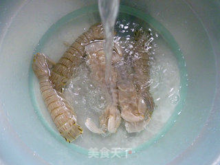 灯椒炒虾蛄的做法步骤：2