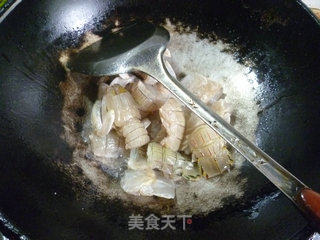 灯椒炒虾蛄的做法步骤：7
