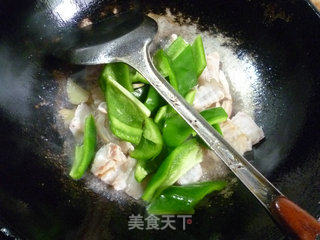 灯椒炒虾蛄的做法步骤：11