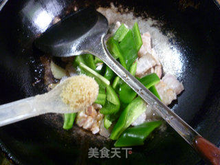 灯椒炒虾蛄的做法步骤：15