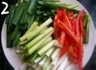 肉娃的菜菜------蒜苗炒腊肉的做法步骤：2