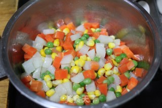 【彩蔬火腿丁】——家常简单快手菜的做法步骤：8