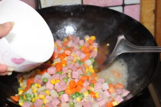 【彩蔬火腿丁】——家常简单快手菜的做法步骤：14