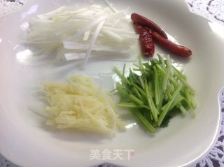 [香炒肉皮]------浓浓满口香的做法步骤：4