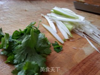 川味！凉拌豆腐丝的做法步骤：4