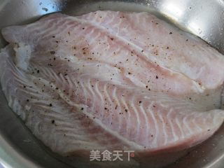 外酥里嫩の【香酥鱼排】的做法步骤：1