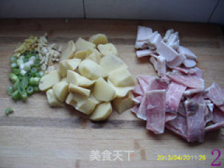 家常烩菜--土豆粉条豆角族的做法步骤：2