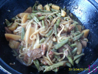 家常烩菜--土豆粉条豆角族的做法步骤：15