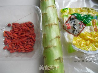 银杏炒莴苣的做法步骤：1
