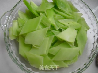 银杏炒莴苣的做法步骤：3
