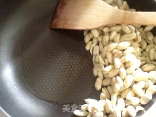 麻辣花生的做法步骤：4