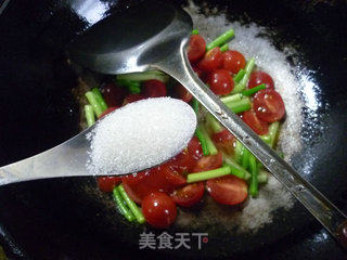 圣女果炒蒜薹的做法步骤：9
