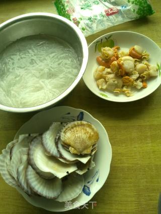 粉丝蒸扇贝的做法步骤：1