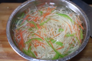 【凉拌土豆丝】——家常简单夏日凉菜的做法步骤：9