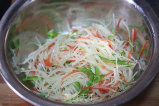 【凉拌土豆丝】——家常简单夏日凉菜的做法步骤：10