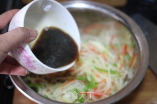 【凉拌土豆丝】——家常简单夏日凉菜的做法步骤：13