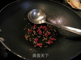 青红椒爆咸萝卜的做法步骤：4