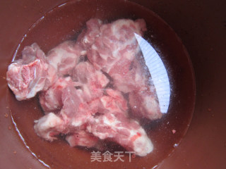 荷包豆炖猪骨的做法步骤：7