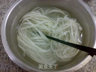 韭黄烧肉粉的做法步骤：2