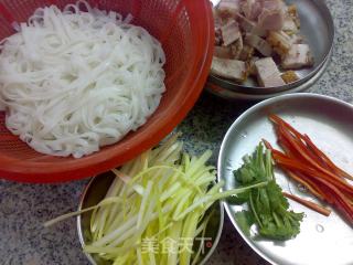 韭黄烧肉粉的做法步骤：3