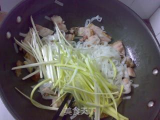 韭黄烧肉粉的做法步骤：7