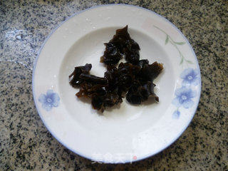 蒜薹黑木耳炒鸡蛋的做法步骤：4