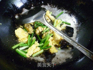 蒜薹黑木耳炒鸡蛋的做法步骤：12