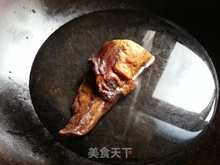 腊肉炒蒜苗，湖南美食！香辣并存的做法步骤：5