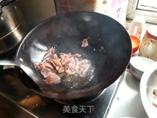 腊肉炒蒜苗，湖南美食！香辣并存的做法步骤：11