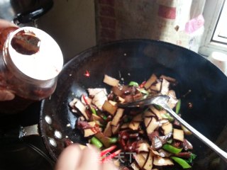 腊肉炒蒜苗，湖南美食！香辣并存的做法步骤：15